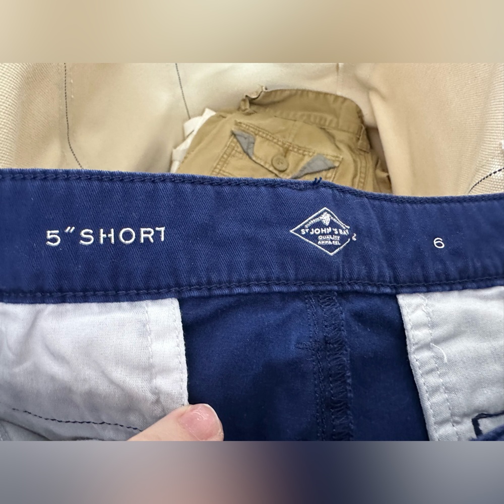 St. John’s bay Women’s Navy Blue Casual Shorts size 6 - Picture 2 of 6